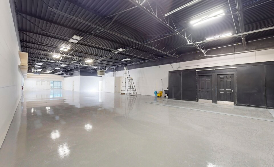 More Photos Of 11 Millwick Dr, Toronto Manufacturing For Lease