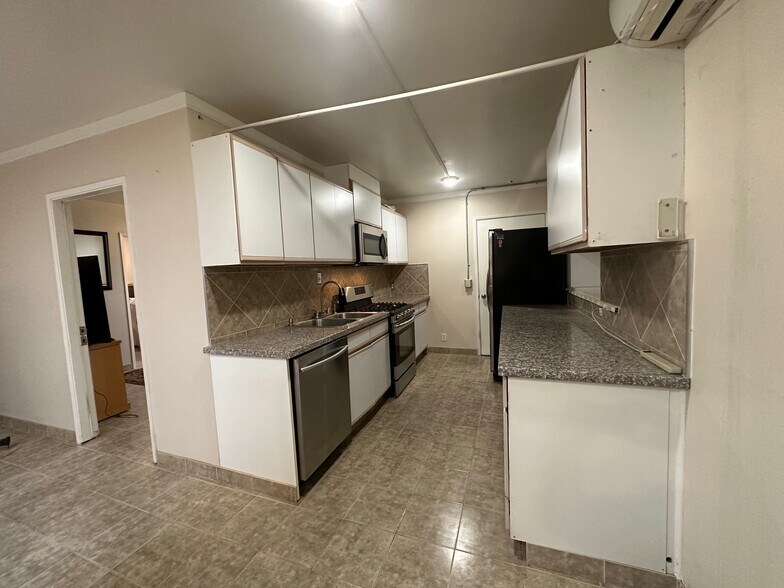More Photos Of 7304 Canby Ave, Reseda Apartments For Sale