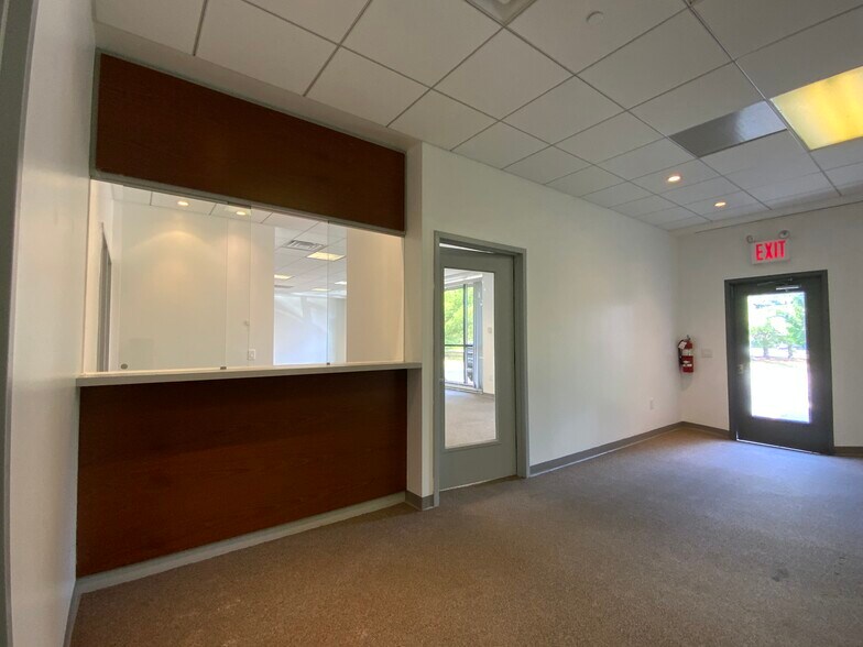More Photos Of 643 Route 211E, Middletown Storefront Retail Office For Lease