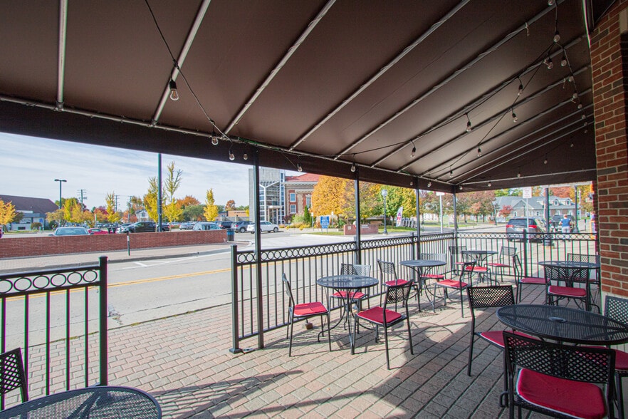 More Photos Of 104 Macomb Pl, Mount Clemens Restaurant For Sale