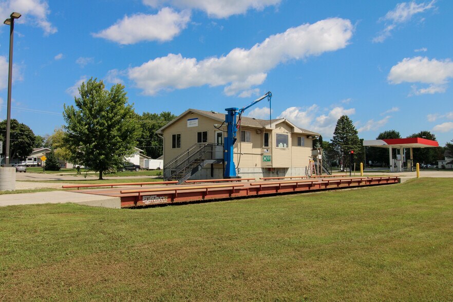 More Photos Of 107 8th Ave SW, Kasson Specialty For Sale