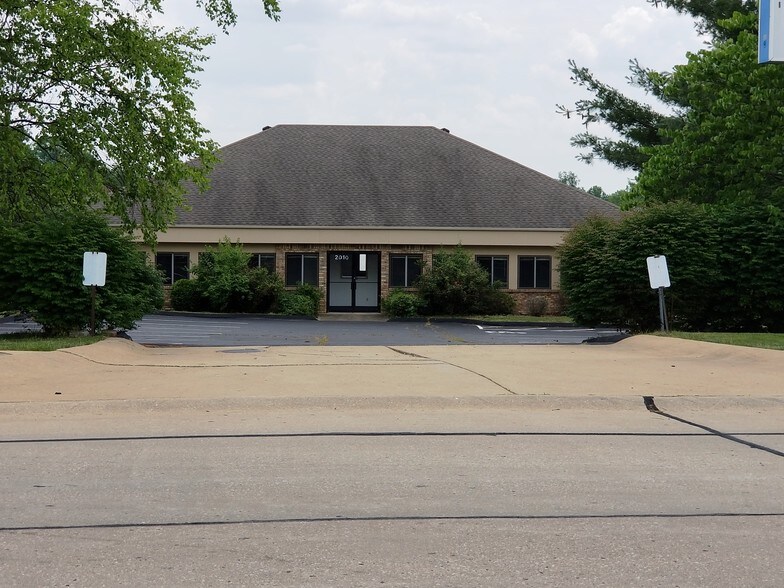 More Photos Of 2010 Bluestone Dr, Saint Charles Office For Sale