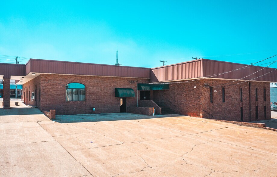 More Photos Of 216 W 2nd St, Dixon Bank For Sale