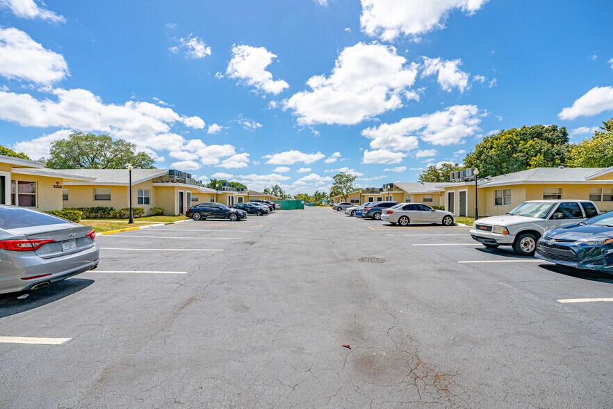 More Photos Of 6954-6956 SW 5th St, Margate Apartments For Sale