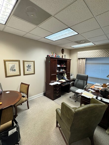 More Photos Of 1022 Hutton Ln, High Point Office For Sale