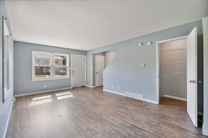 More Photos Of 2704-2712 Magnolia Dr, Bettendorf Apartments For Sale