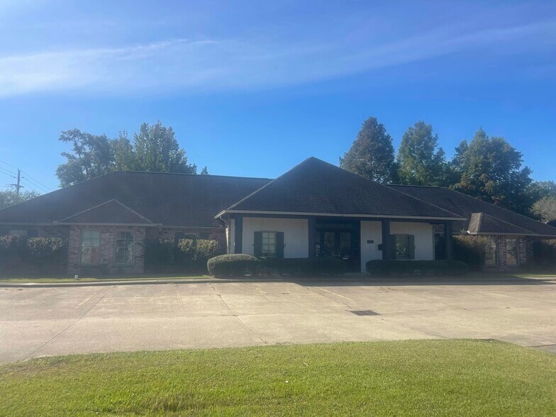 More Photos Of 2798 O'Neal Ln, Baton Rouge Office For Lease