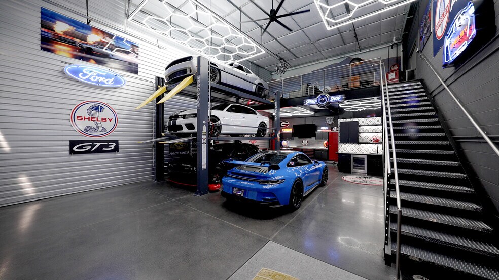 More Photos Of 105 Depot Dr, Belgrade Showroom For Sale