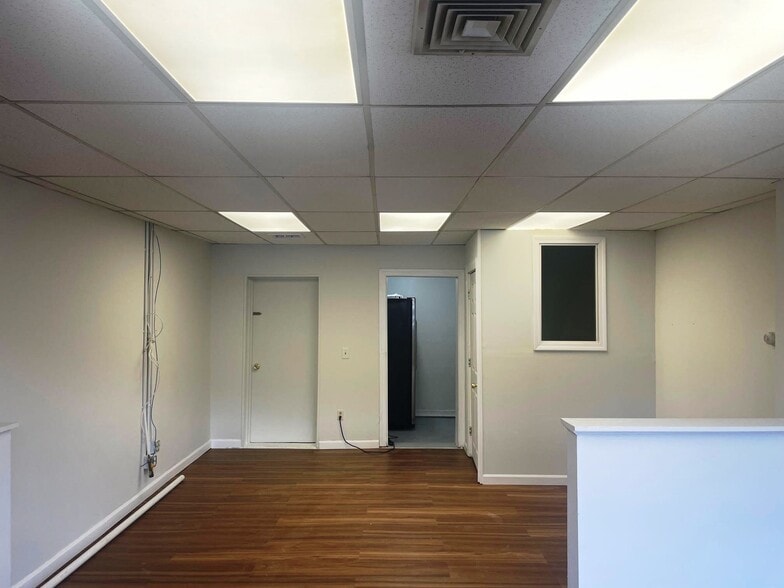 More Photos Of 883 Smithfield Ave, Lincoln Medical For Lease