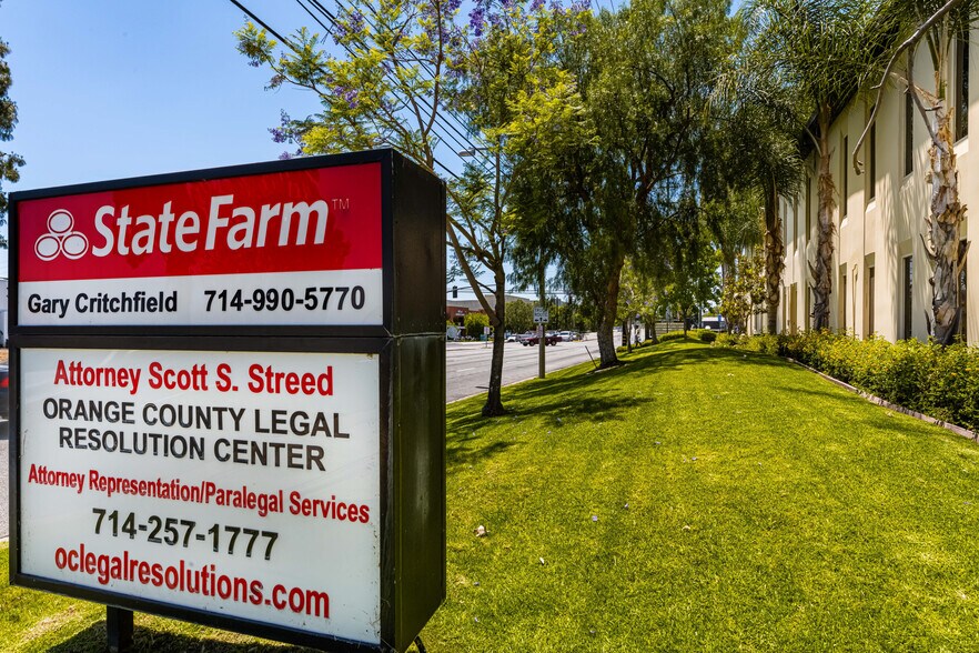 More Photos Of 595 W Lambert Rd, Brea Loft Creative Space For Lease