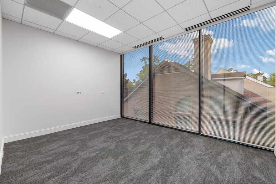 More Photos Of 17 S Briar Hollow Ln, Houston Office Residential For Lease