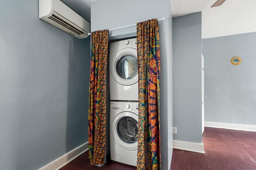 More Photos Of 170 High St / 173 Potomac St, Harpers Ferry Storefront Retail Residential For Sale