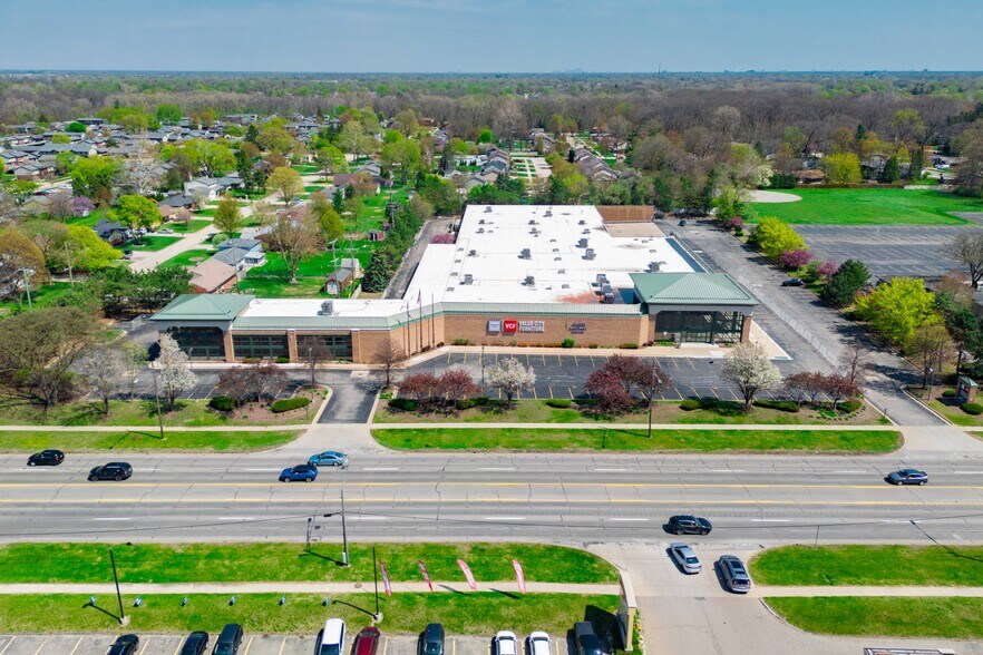 More Photos Of 8300 N Wayne Rd, Westland Freestanding For Lease