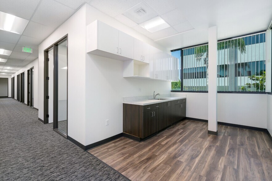More Photos Of 410 S Melrose Dr, Vista Office For Lease