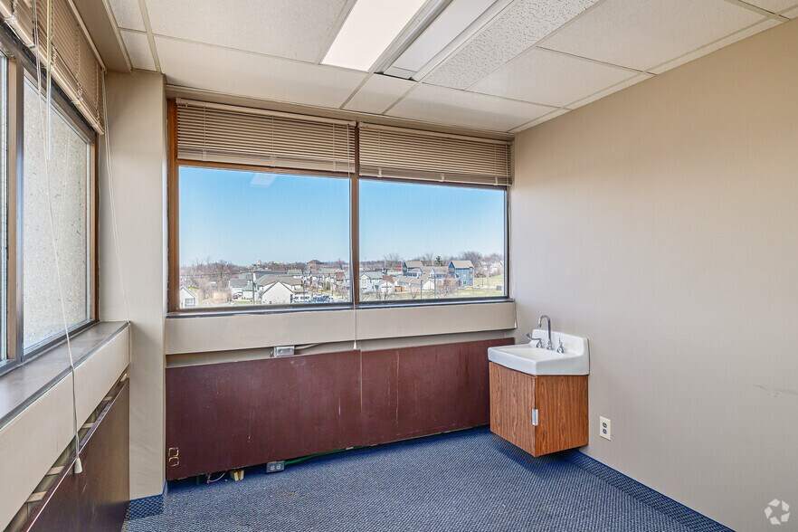 More Photos Of 11201 Shaker Blvd, Cleveland Medical For Lease