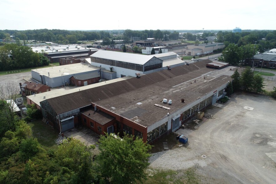 More Photos Of 810 Taylor St, Elyria Manufacturing For Lease