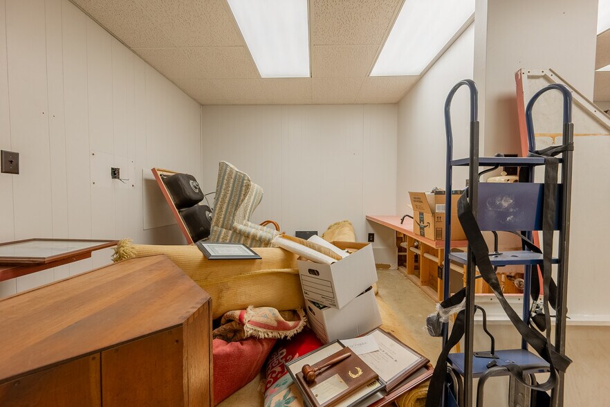 More Photos Of 65 E Main St, Pulaski Coworking Space
