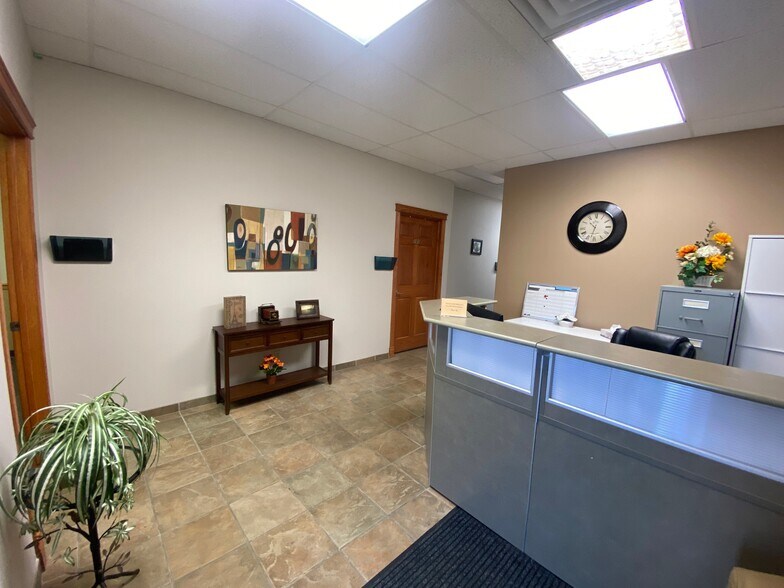 More Photos Of 130 Broadway Blvd, Sherwood Park Office For Sale