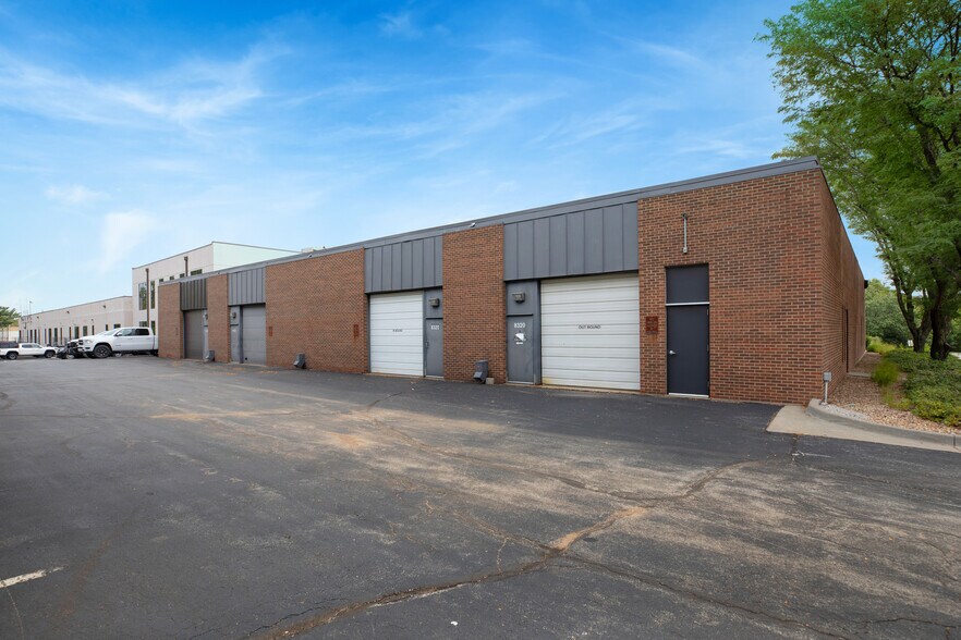 More Photos Of 8300-8320 Nieman Rd, Lenexa Light Manufacturing For Lease