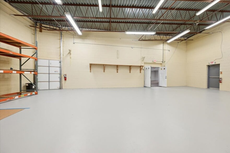 More Photos Of 906 Us Highway 22, Somerville Light Distribution For Lease