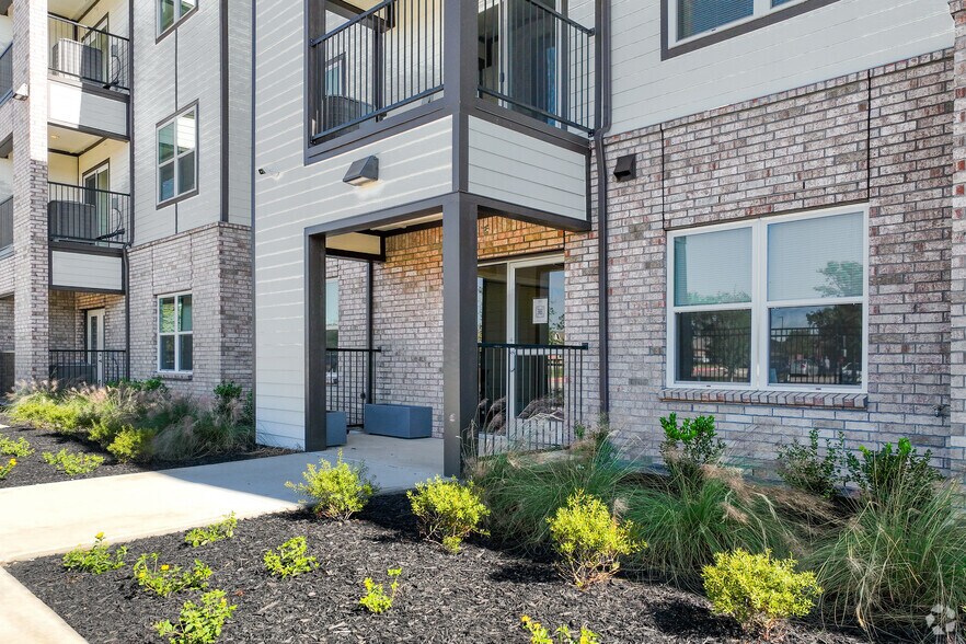 More Photos Of 7149 Trail Lake Dr, Fort Worth Apartments For Sale