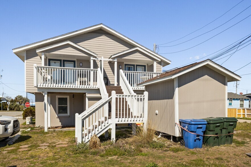More Photos Of 119 W Bogue Blvd, Atlantic Beach Apartments For Sale