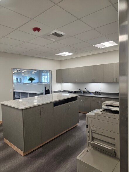 More Photos Of 2713 N 20th Ave, Pasco Office For Lease