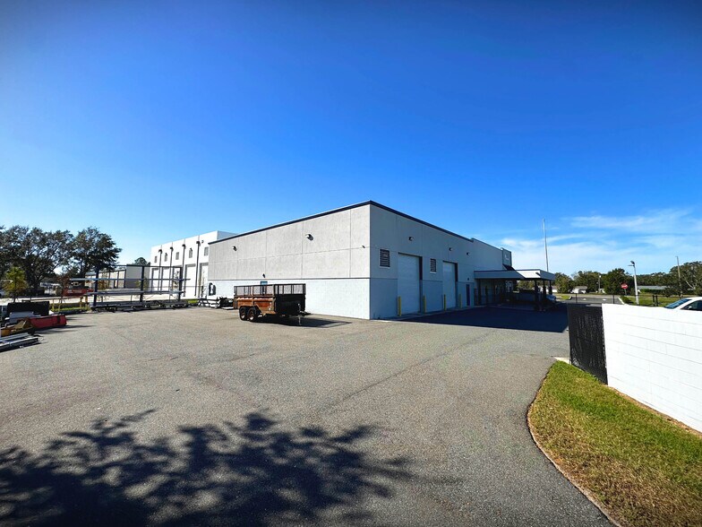 More Photos Of 3930 S Pipkin Rd, Lakeland Light Distribution For Sale