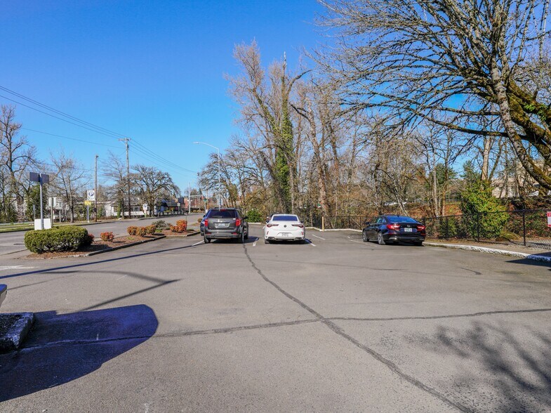 More Photos Of 620-660 12th St SE, Salem Medical For Lease