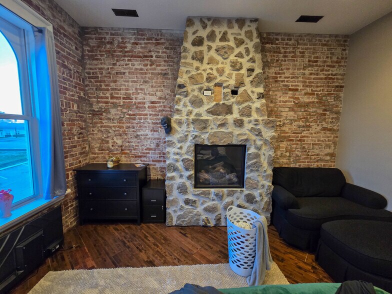 More Photos Of 410 Court St, Vienna Storefront Retail Residential For Sale