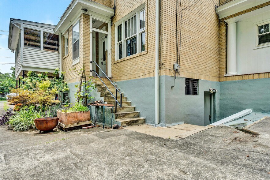 More Photos Of 1736 Grandin Rd SW, Roanoke Apartments For Sale