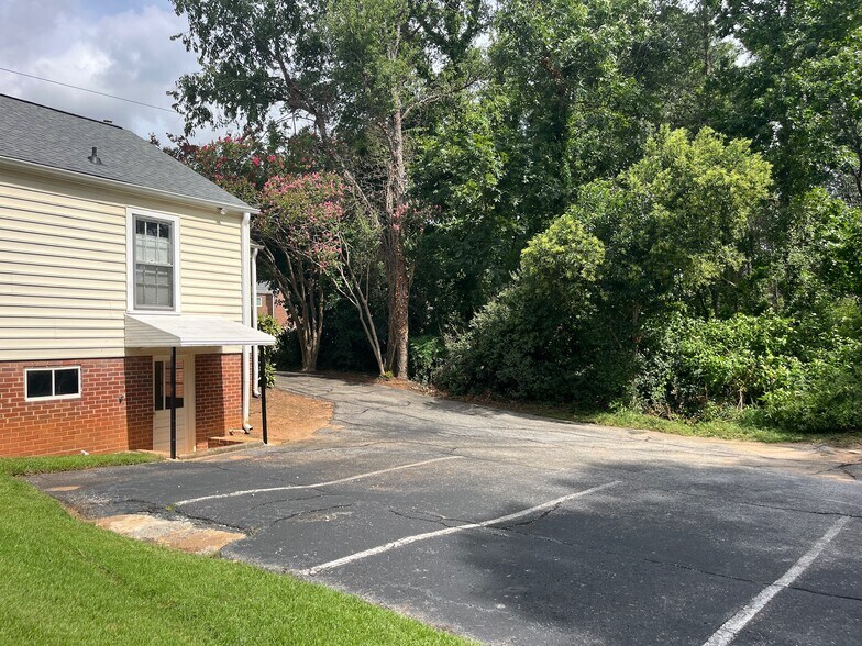 More Photos Of 202 Memorial Dr, Greer Medical For Sale