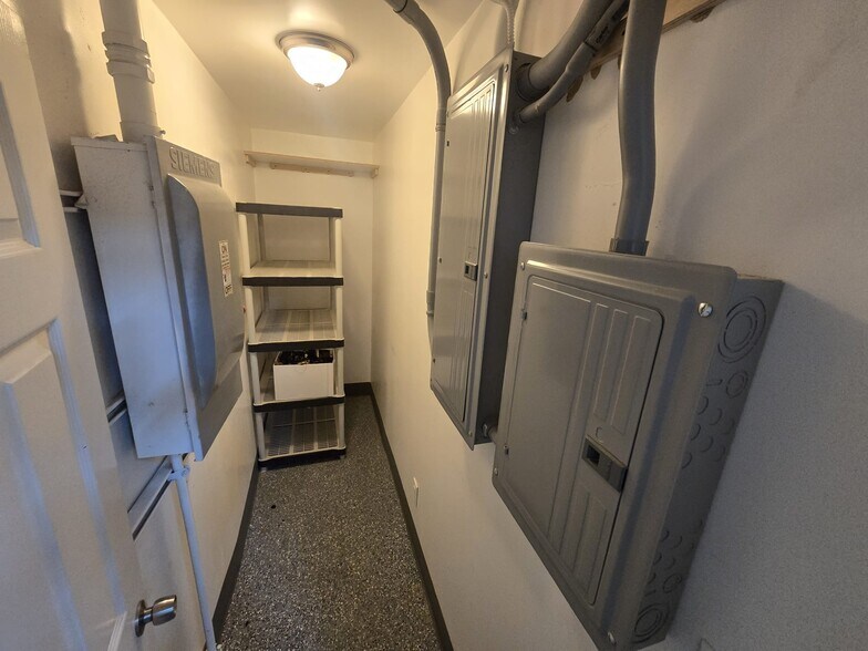 More Photos Of 2460 Nw 17th Ln, Pompano Beach Warehouse For Lease