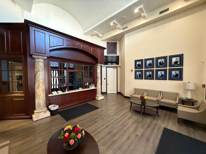 More Photos Of 7400 Sahara Ave, Las Vegas Office For Sale