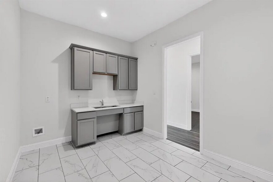 More Photos Of 3951 Alma Rd, McKinney Office For Lease