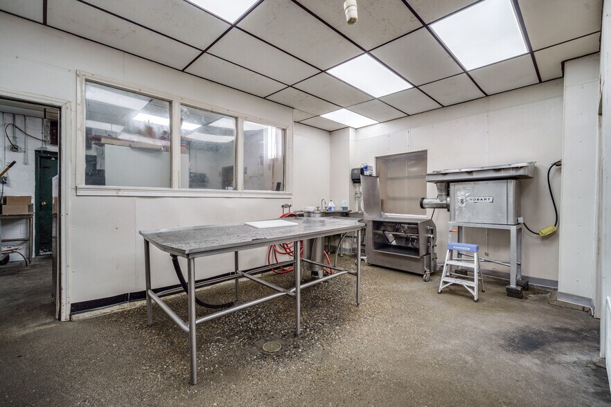 More Photos Of 988-994 Main St, Springfield Storefront Retail Residential For Sale