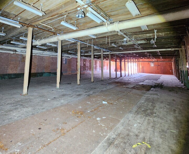 More Photos Of 20th AVE, Valley Light Manufacturing For Sale