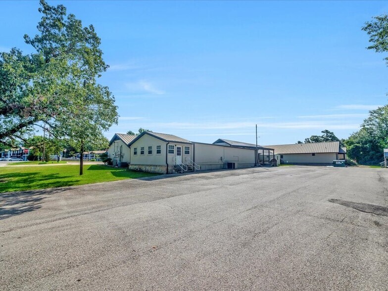 More Photos Of 1702 E Denman Ave, Lufkin Medical For Lease