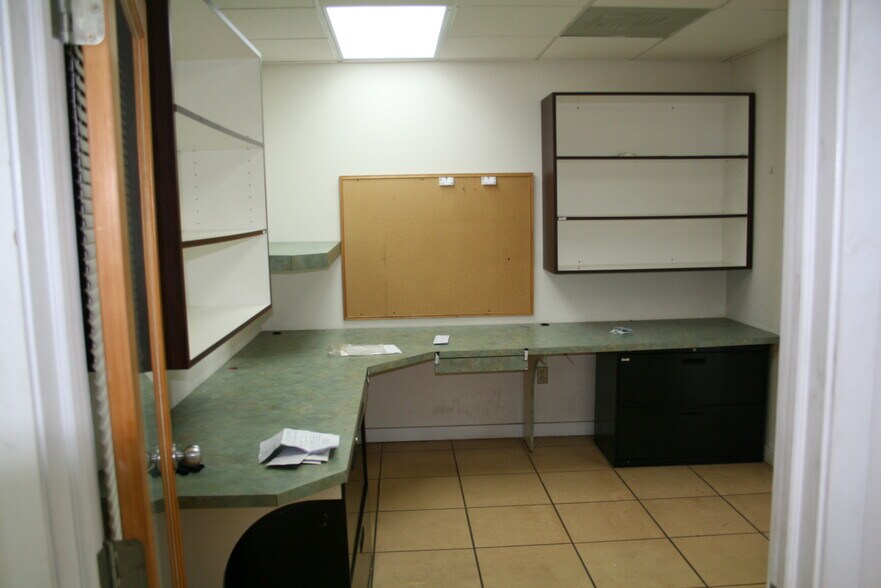 More Photos Of 8390 Terminal Rd, Lorton Warehouse For Lease