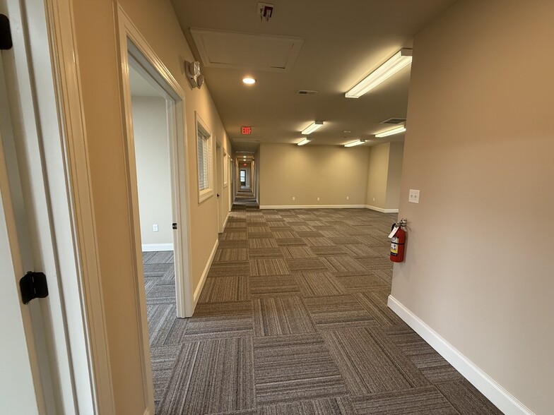 More Photos Of 1995 Skibo Rd, Fayetteville Office For Lease
