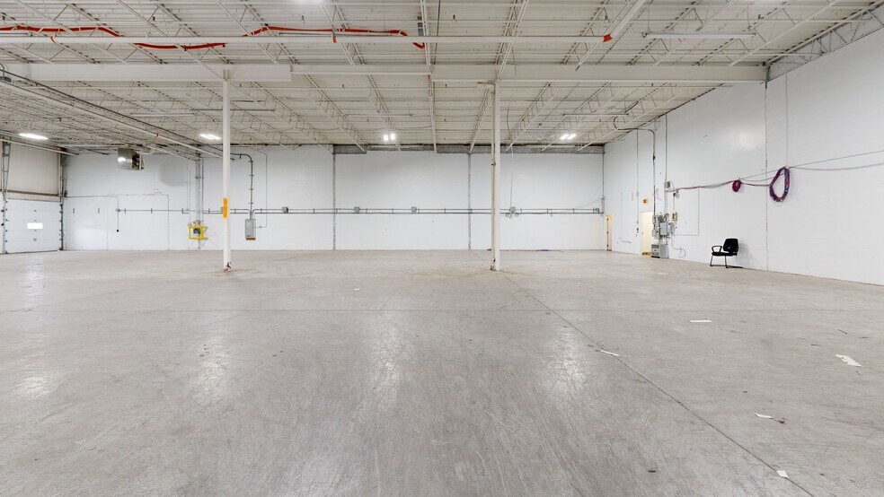 Primary Photo Of 9415-9495 Aut Transcanadienne, Montréal Warehouse For Lease