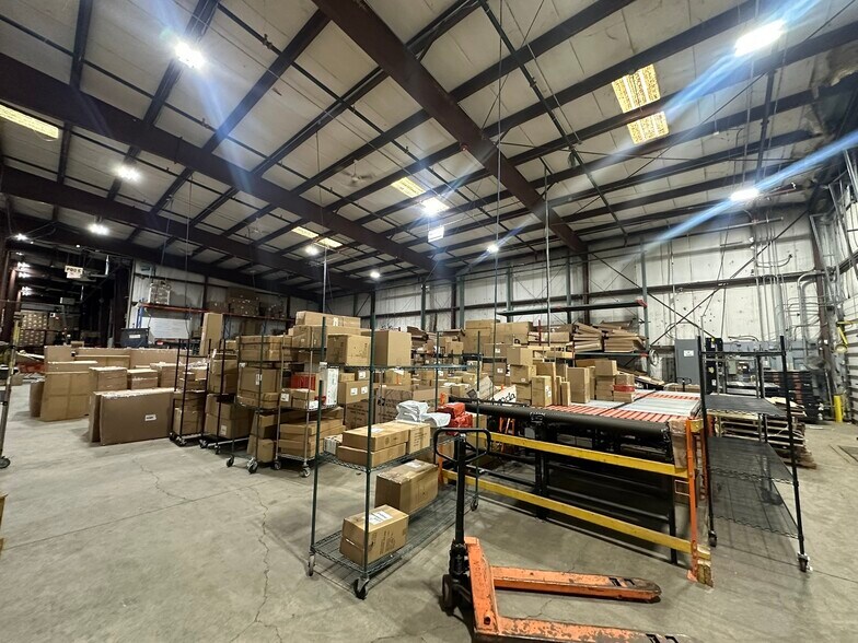 More Photos Of 2335 Union Rd, Cheektowaga Distribution For Lease
