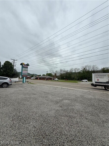 More Photos Of 1420 Commerce St, Wellsburg Office For Lease