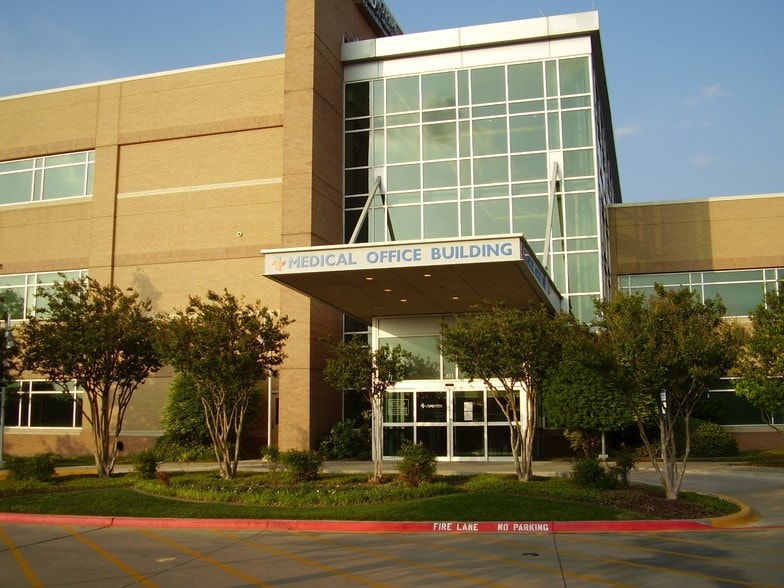 More Photos Of 811 W Interstate 20, Arlington Healthcare For Lease