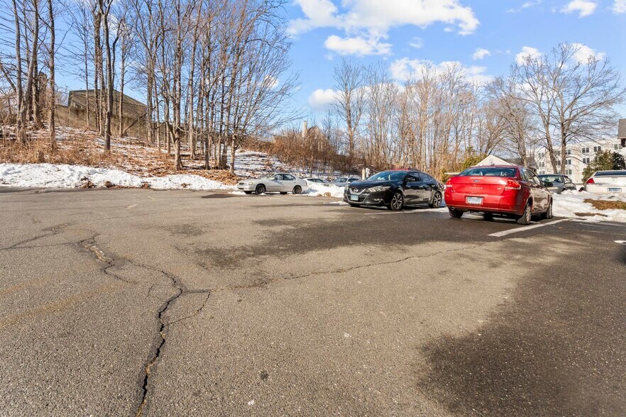 More Photos Of 411-431 N Main St, Bristol Apartments For Lease