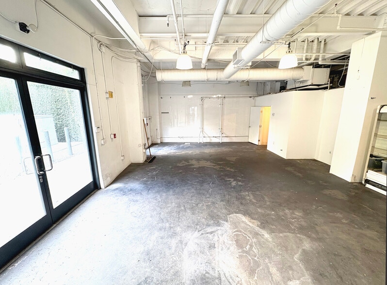 More Photos Of 215 W 9th St, Los Angeles Apartments For Lease