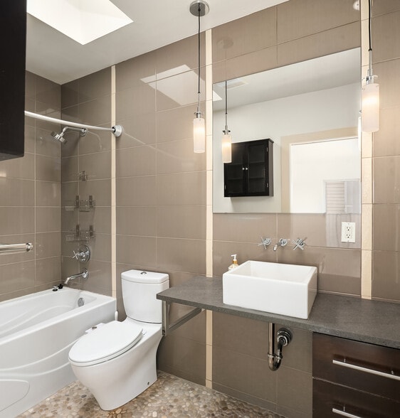 More Photos Of 1502 NW 52nd St, Seattle Office Residential For Sale