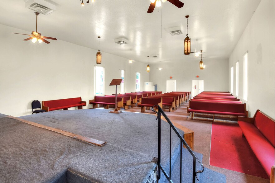 More Photos Of 1649 3rd St SW, Winter Haven Religious Facility For Lease