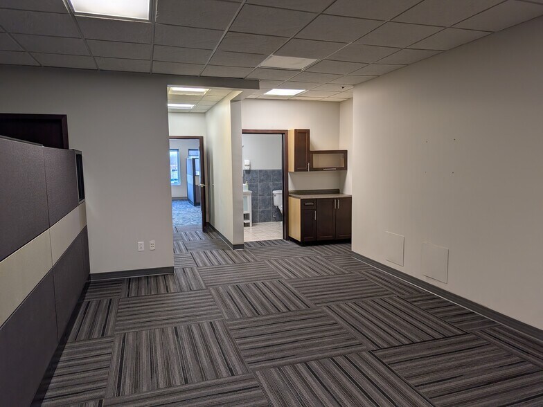 More Photos Of 330 Circle Dr, St. Albert Flex For Sale