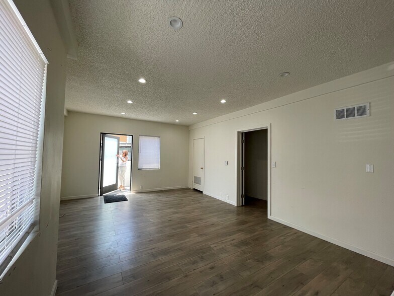 More Photos Of 1017-1019 S La Brea Ave, Los Angeles Medical For Lease